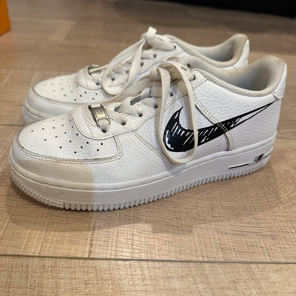 NIKE AIR FORCE ONE DM3177-100 BLACK AND WHITE SHOES 4.5YOUTH